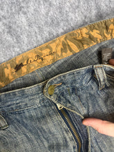 Load image into Gallery viewer, Snake Embroidered Y2K Vintage Mud Wash Blue Jeans, Size XL
