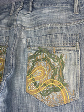 Load image into Gallery viewer, Snake Embroidered Y2K Vintage Mud Wash Blue Jeans, Size XL
